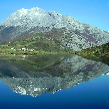 El Caseron De Fuentes Carrionas Hostel *