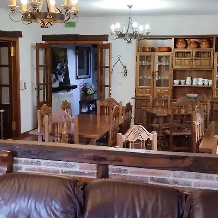 El Caseron De Fuentes Carrionas بيت شباب