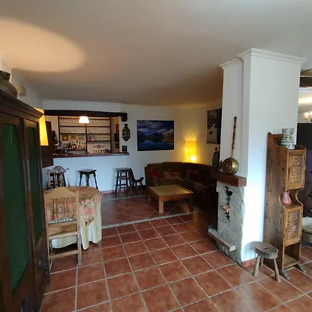 Hostel El Caseron De Fuentes Carrionas