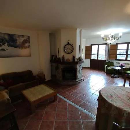 El Caseron De Fuentes Carrionas Hostel Cardano de Abajo
