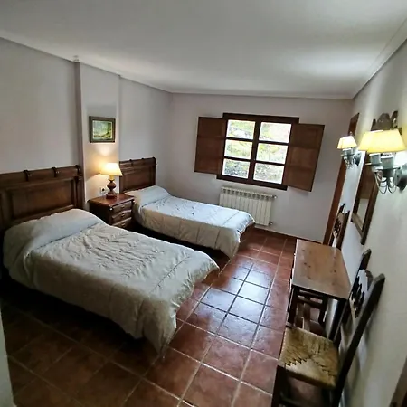 El Caseron De Fuentes Carrionas Hostel *